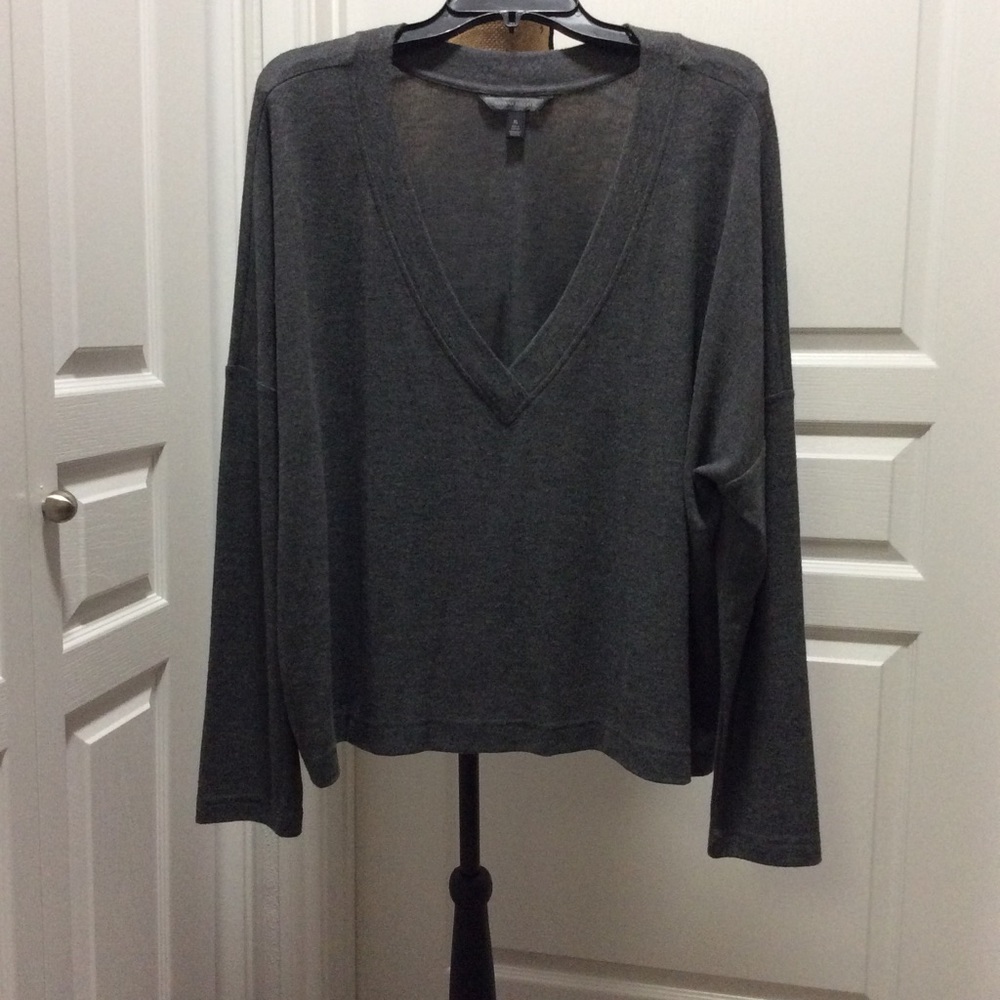 Banana Republic V-Neck Long Sleeve Knit Top